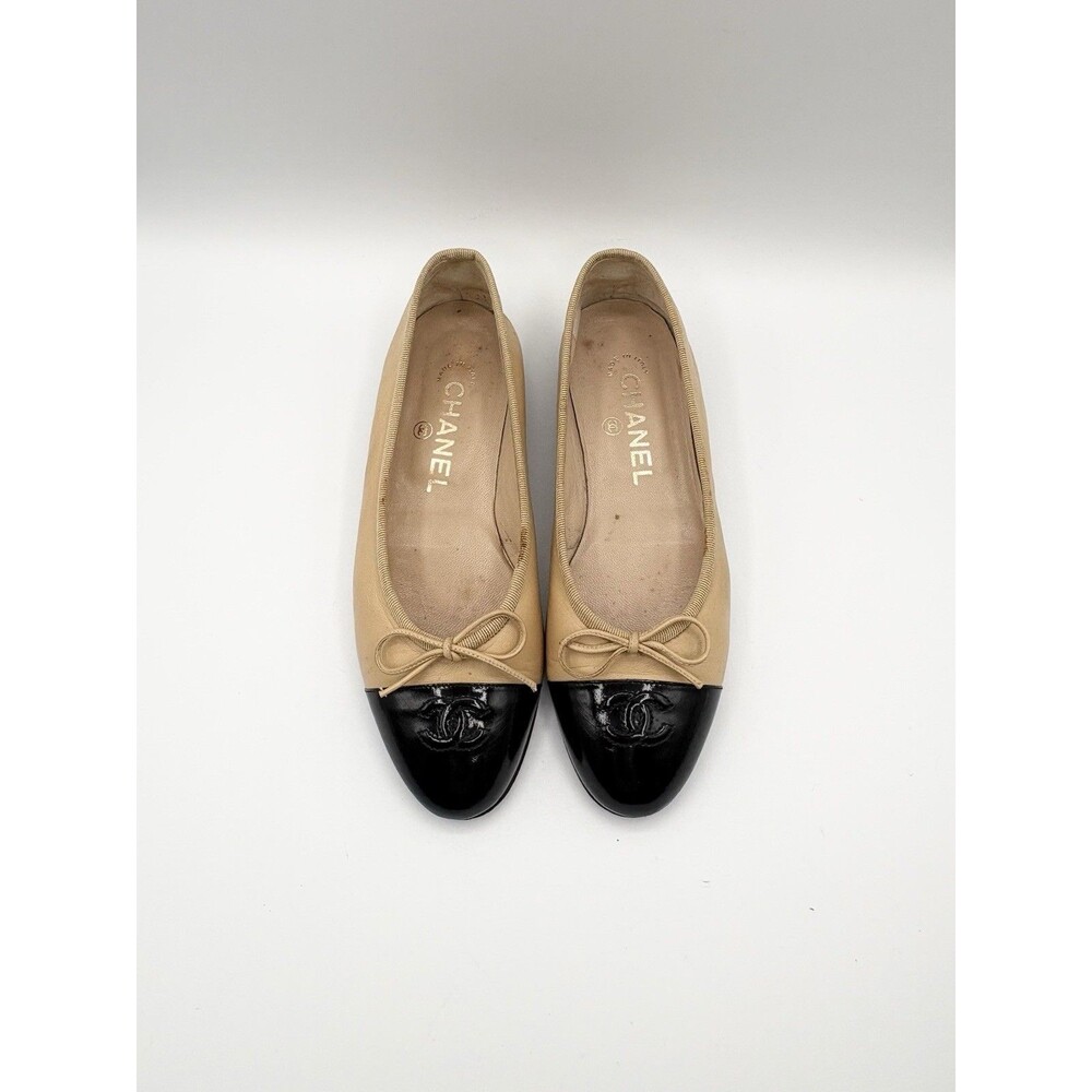 Chanel Beige & Black Cap Toe CC Logo Ballet Flats Bow Accent Size EU 35.5 - Picture 2 of 16